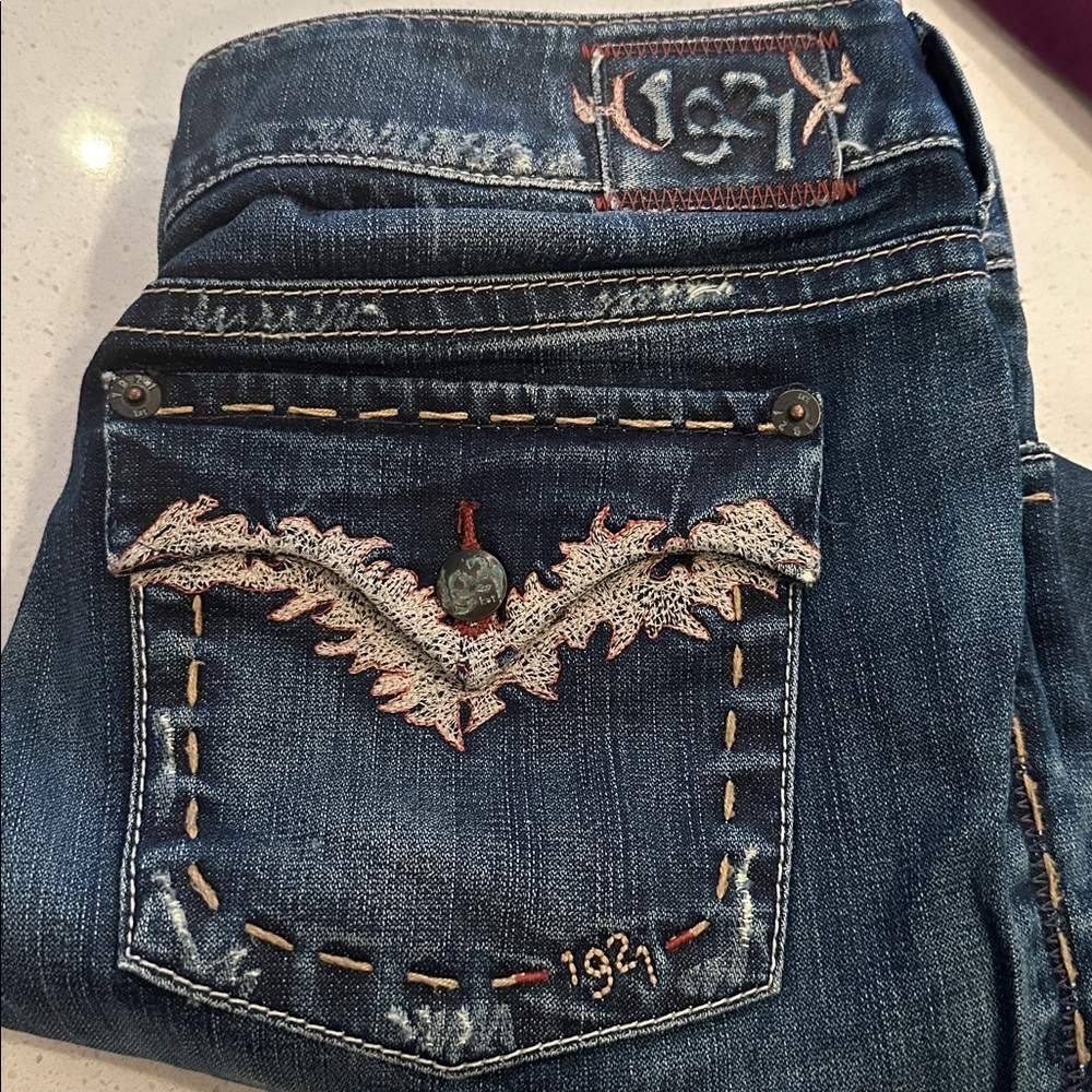 Vintage low Rise Jeans hemmed to 28.5 inch inseam. 8.25 inch rise